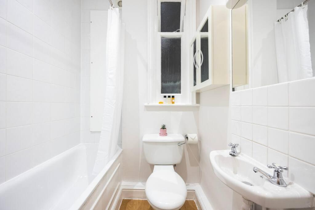 לונדון Stylish Studio In Leicester Square מראה חיצוני תמונה