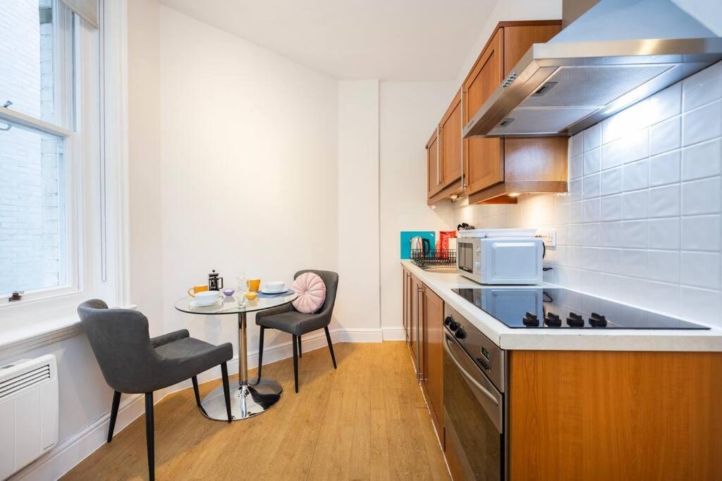 לונדון Stylish Studio In Leicester Square מראה חיצוני תמונה