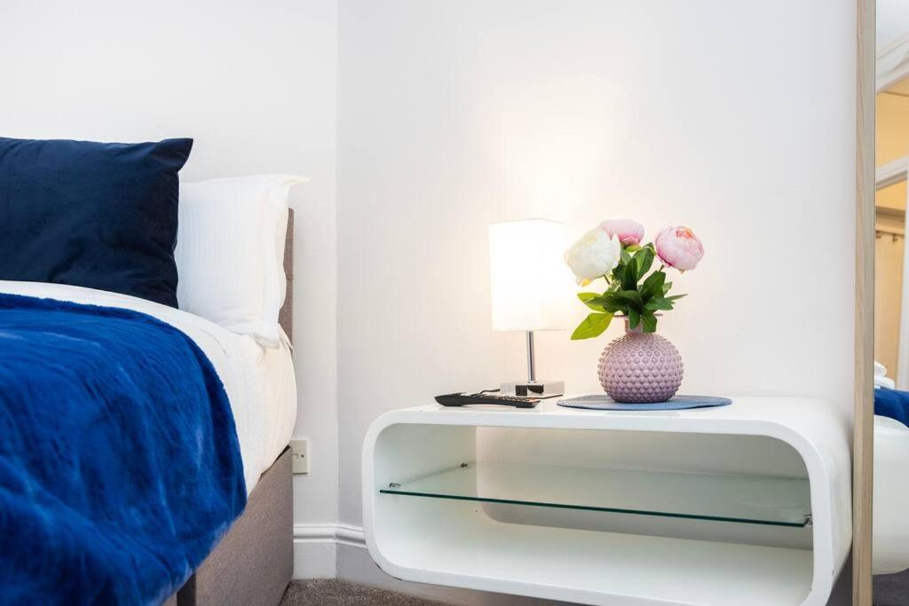 לונדון Stylish Studio In Leicester Square מראה חיצוני תמונה