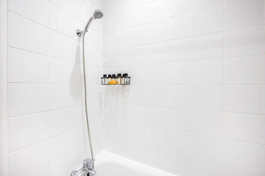 לונדון Stylish Studio In Leicester Square מראה חיצוני תמונה