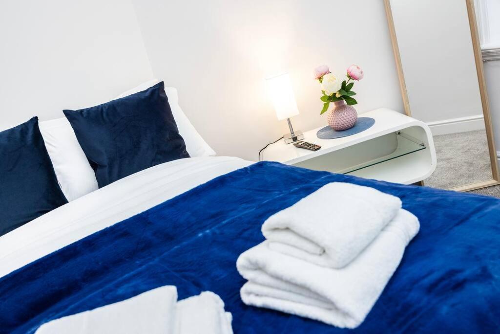 לונדון Stylish Studio In Leicester Square מראה חיצוני תמונה